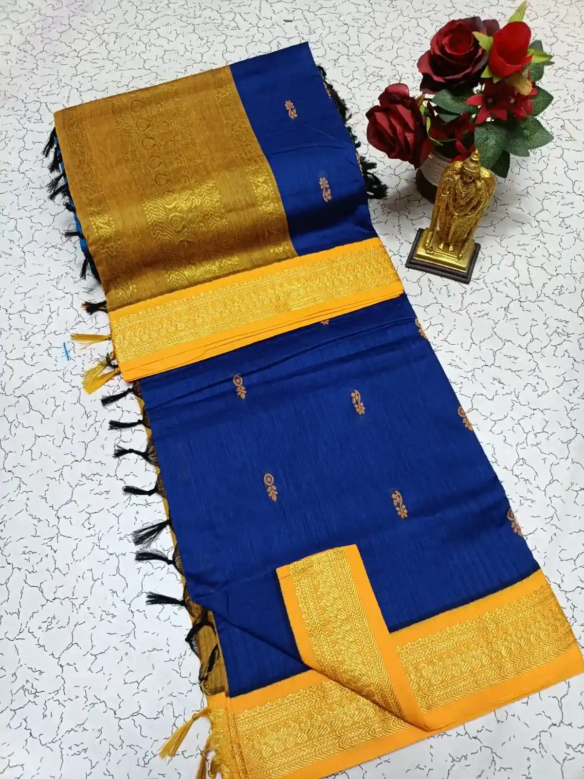 Grand Zari Pallu Thread Puttas Kalyani Cotton Saree